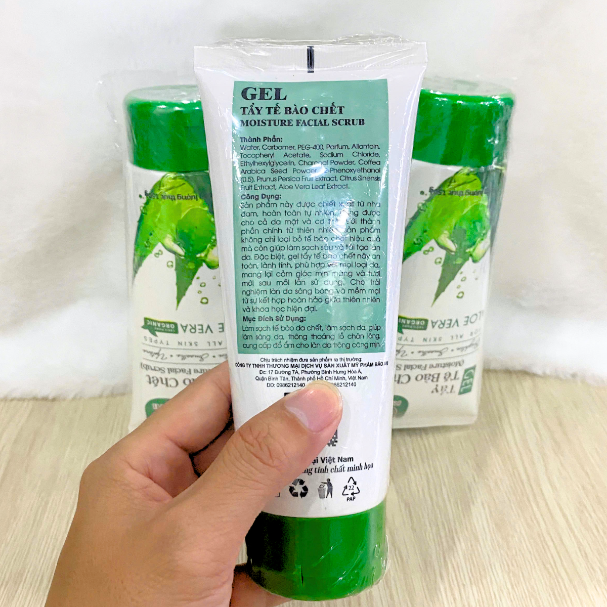 Gel tẩy tế bào chết KSHI là sản phẩm chăm sóc da chuyên sâu giúp làm sạch bụi bẩn, bã nhờn và tế bào da cũ, mang lại làn da sáng mịn, mềm mại và tươi mới hơn mỗi ngày.