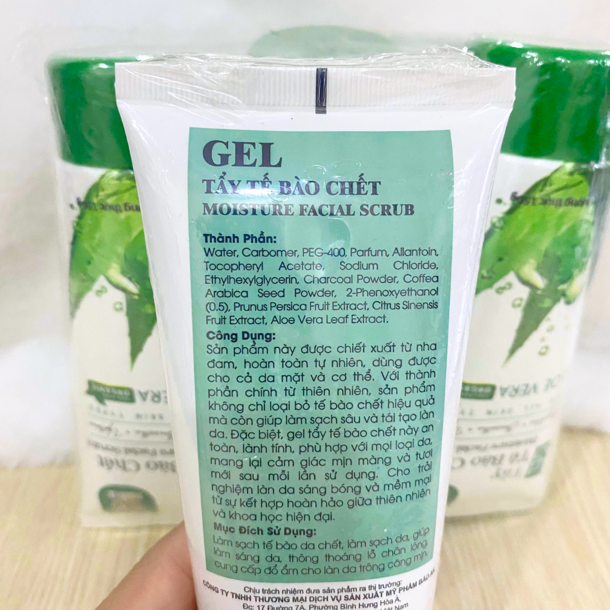 Gel tẩy tế bào chết KSHI là sản phẩm chăm sóc da chuyên sâu giúp làm sạch bụi bẩn, bã nhờn và tế bào da cũ, mang lại làn da sáng mịn, mềm mại và tươi mới hơn mỗi ngày.