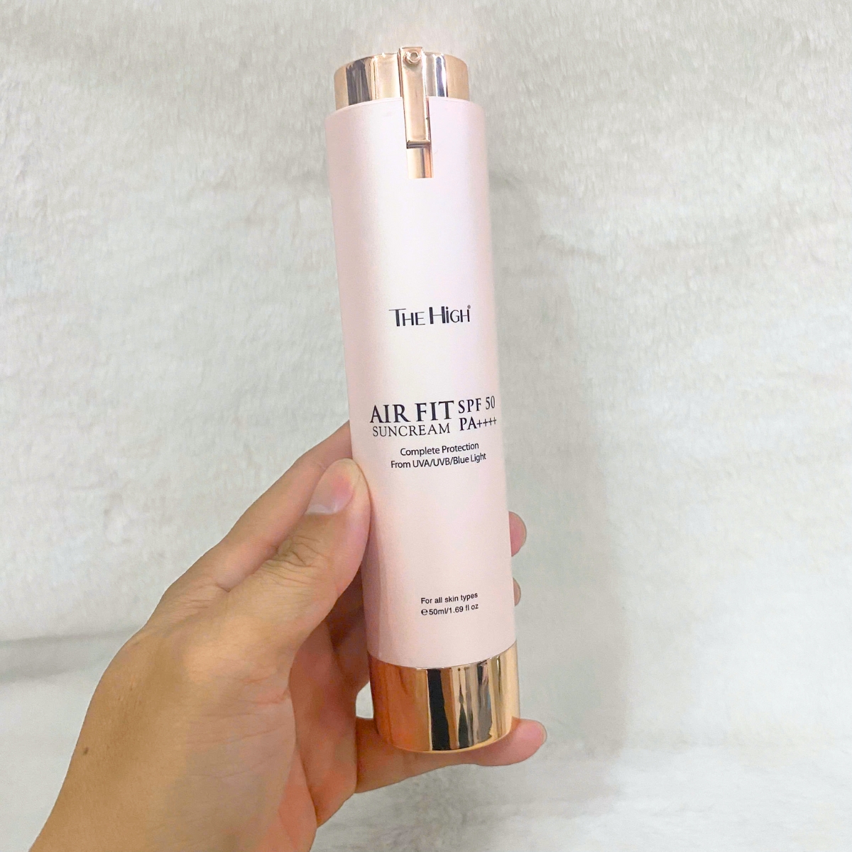 giúp bảo vệ da trước tác hại của ánh nắng mặt trời, tia UVA, UVB đồng thời giúp cung cấp dưỡng chất và độ ẩm cho da, giúp da căng mịn và mềm mại hơn.