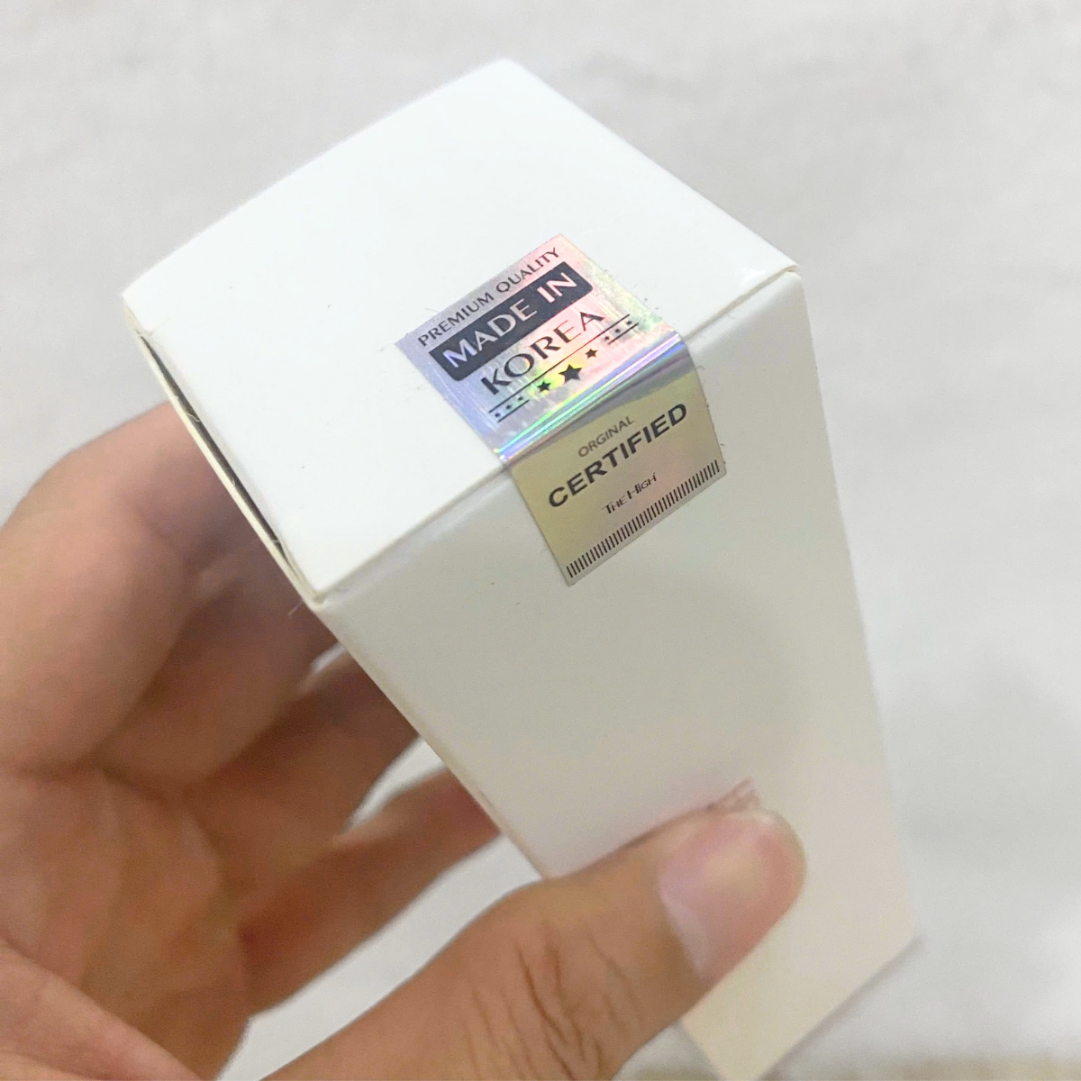 giúp bảo vệ da trước tác hại của ánh nắng mặt trời, tia UVA, UVB đồng thời giúp cung cấp dưỡng chất và độ ẩm cho da, giúp da căng mịn và mềm mại hơn.