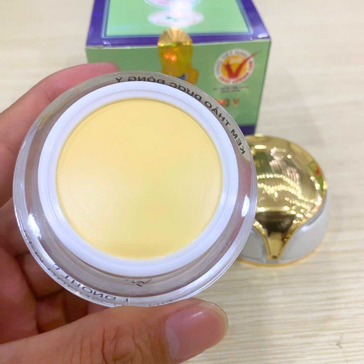 dưỡng trắng hồng da