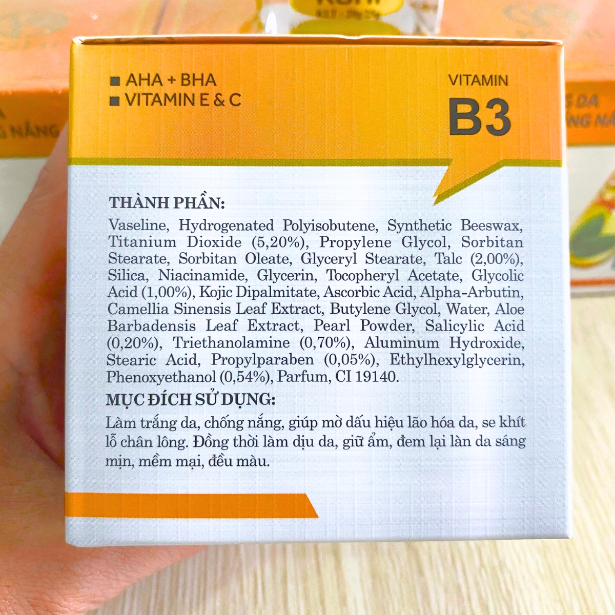 kem dưỡng trắng da, giữ ẩm, chống nắng 8 in 1 KSHI 20g là sự kết hợp tinh tế giữa các thành phần dưỡng trắng, cấp ẩm và bảo vệ da toàn diện, mang đến làn da mịn màng, tươi sáng và rạng rỡ mỗi ngày.