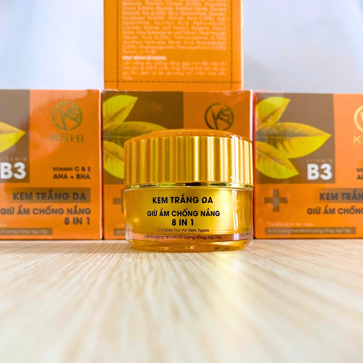 là sự kết hợp tinh tế giữa các thành phần dưỡng trắng, cấp ẩm và bảo vệ da toàn diện, mang đến làn da mịn màng, tươi sáng và rạng rỡ mỗi ngày.