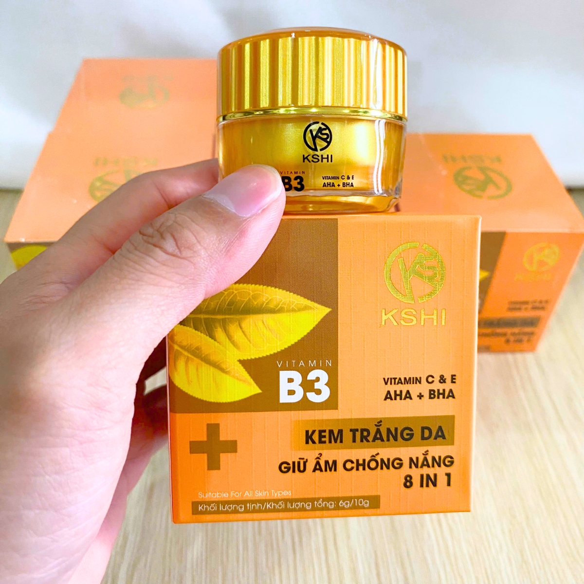 là sự kết hợp tinh tế giữa các thành phần dưỡng trắng, cấp ẩm và bảo vệ da toàn diện, mang đến làn da mịn màng, tươi sáng và rạng rỡ mỗi ngày.