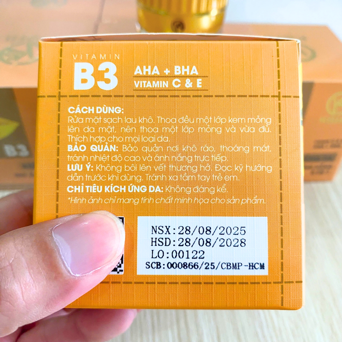 là sự kết hợp tinh tế giữa các thành phần dưỡng trắng, cấp ẩm và bảo vệ da toàn diện, mang đến làn da mịn màng, tươi sáng và rạng rỡ mỗi ngày.