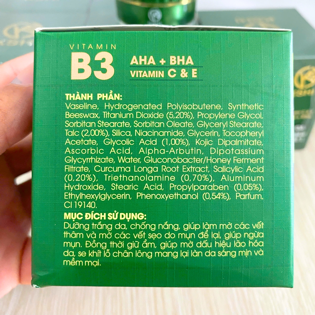 Kem dưỡng trắng da, ngừa mụn 6 in 1 KSHI 6g Kem dưỡng trắng da KSHI là sự kết hợp giữa các hoạt chất làm sáng hiện đại và chiết xuất thiên nhiên, giúp làm mờ thâm nám, dưỡng da trắng hồng tự nhiên, đồng thời ngăn ngừa mụn hình thành hiệu quả.