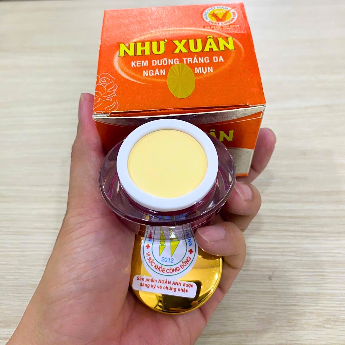 dưỡng trắng, ngừa mụn