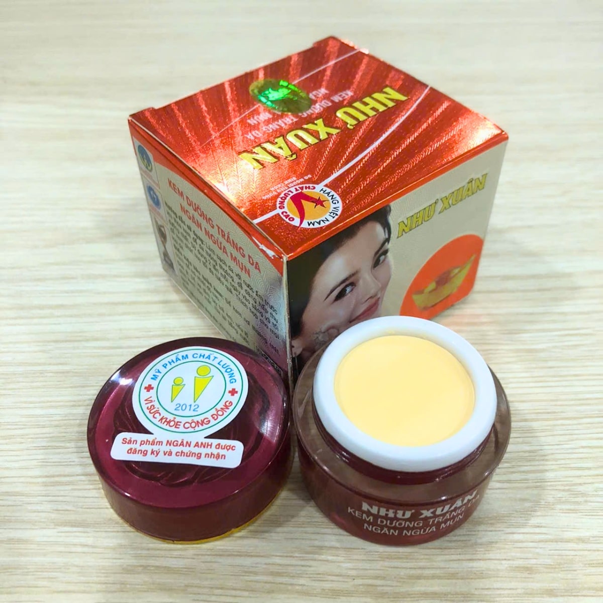 dưỡng trắng, ngừa mụn