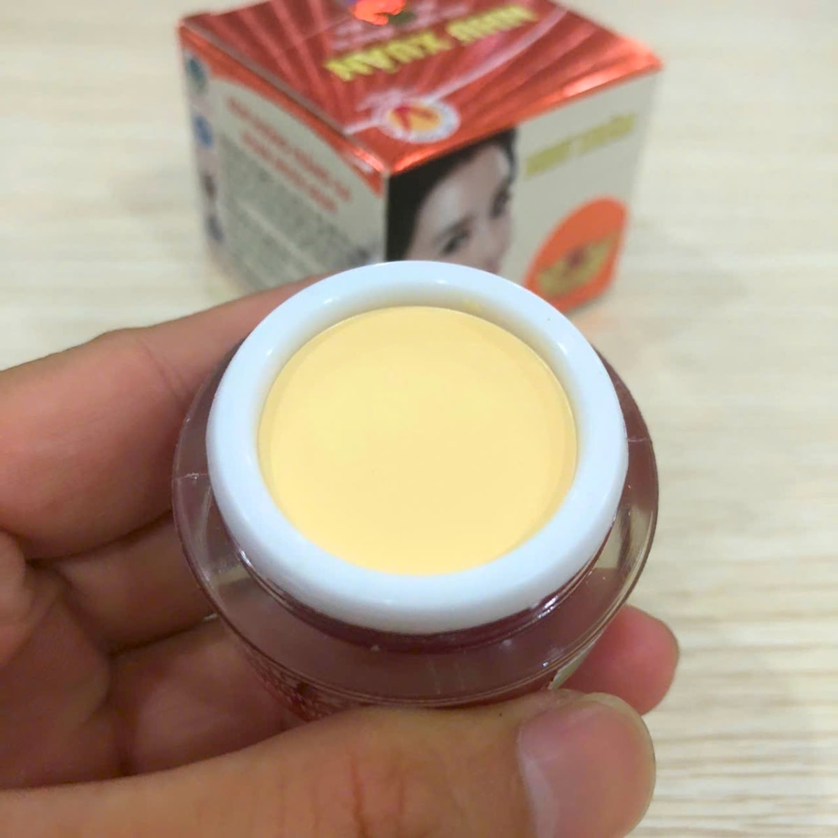 dưỡng trắng, ngừa mụn