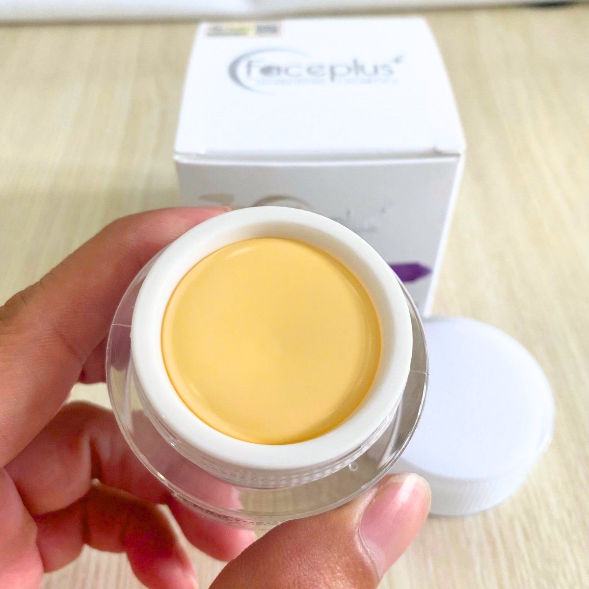 là sự kết hợp tinh tế giữa dưỡng trắng chuyên sâu và chống lão hóa hiệu quả, giúp làn da trở nên mịn màng, đều màu và căng bóng rạng rỡ