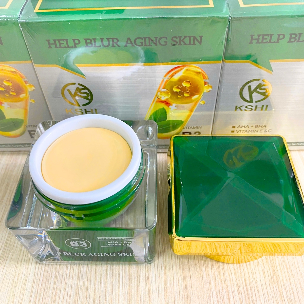 là giải pháp chăm sóc da chuyên sâu, giúp phục hồi làn da mệt mỏi, giảm nếp nhăn, thâm nám, đốm nâu và lấy lại sự căng mướt, rạng rỡ tự nhiên.