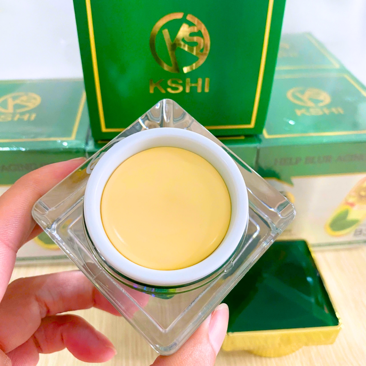 là giải pháp chăm sóc da chuyên sâu, giúp phục hồi làn da mệt mỏi, giảm nếp nhăn, thâm nám, đốm nâu và lấy lại sự căng mướt, rạng rỡ tự nhiên.