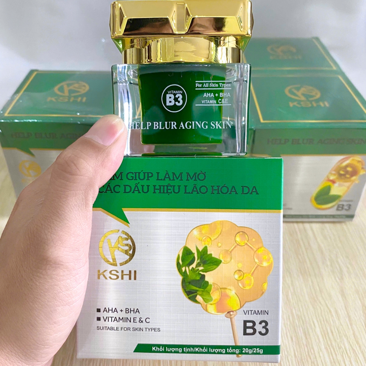 là giải pháp chăm sóc da chuyên sâu, giúp phục hồi làn da mệt mỏi, giảm nếp nhăn, thâm nám, đốm nâu và lấy lại sự căng mướt, rạng rỡ tự nhiên.