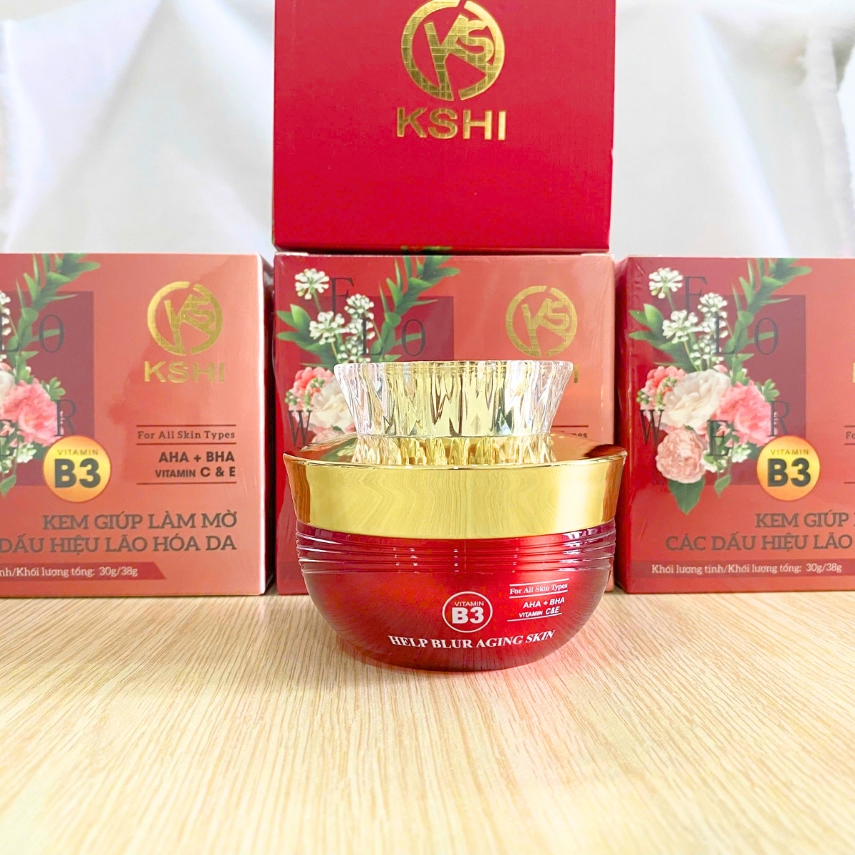 kem làm mờ các dấu hiệu lão hóa KSHI 30g là giải pháp chăm sóc da chuyên sâu, giúp phục hồi làn da mệt mỏi, giảm nếp nhăn, thâm nám, đốm nâu và lấy lại sự căng mướt, rạng rỡ tự nhiên.