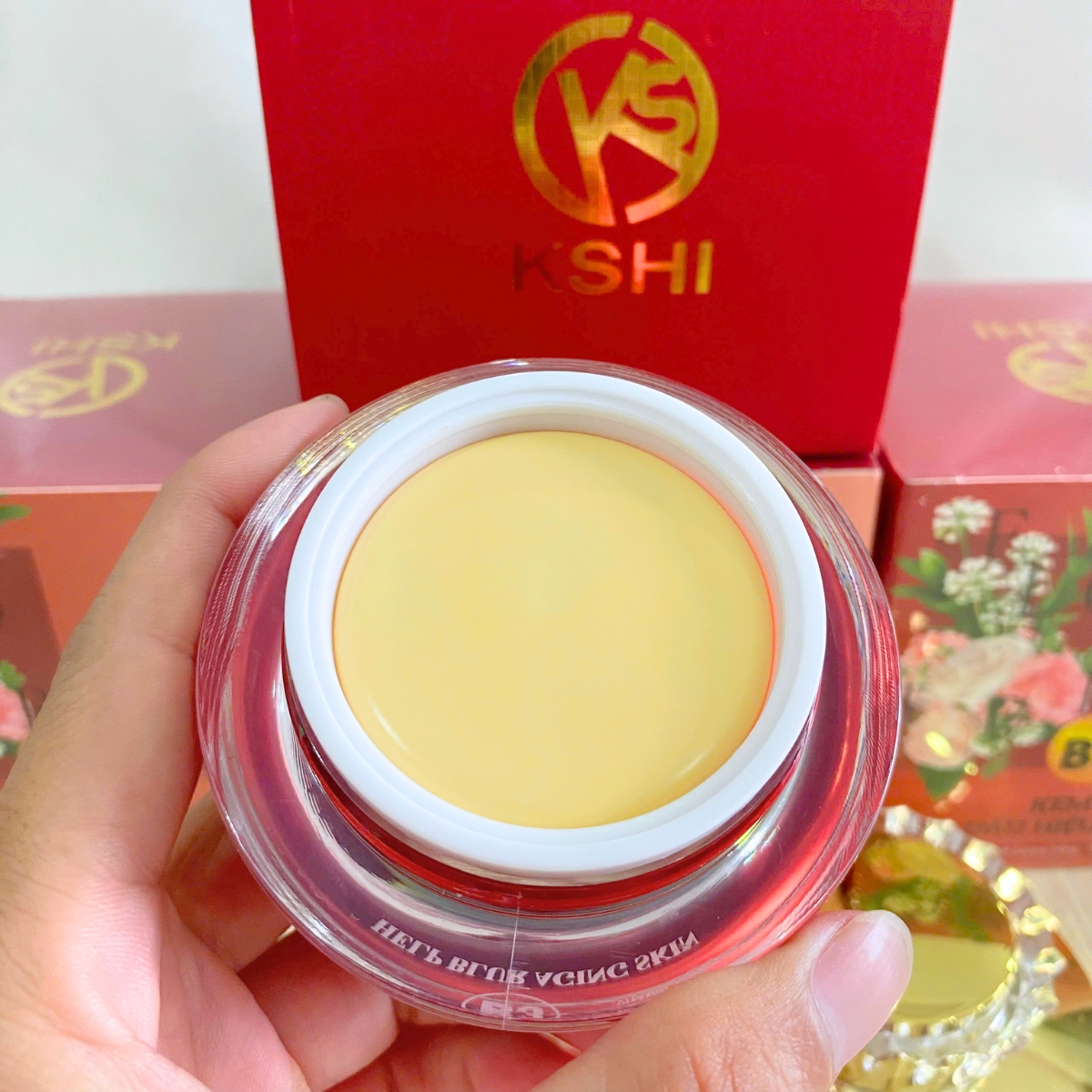 là giải pháp chăm sóc da chuyên sâu, giúp phục hồi làn da mệt mỏi, giảm nếp nhăn, thâm nám, đốm nâu và lấy lại sự căng mướt, rạng rỡ tự nhiên.