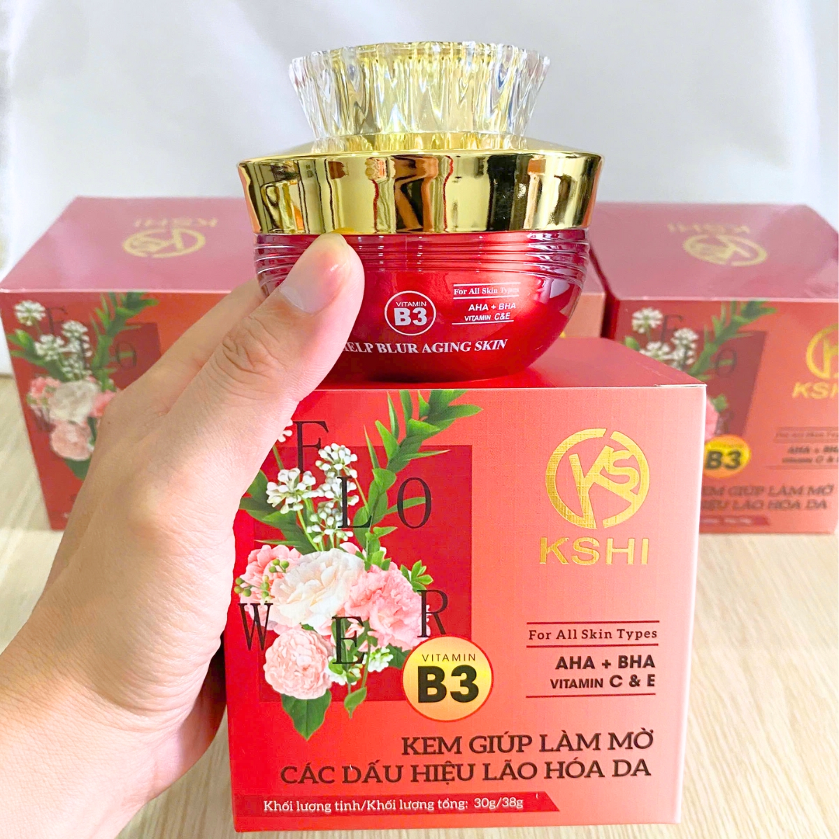 là giải pháp chăm sóc da chuyên sâu, giúp phục hồi làn da mệt mỏi, giảm nếp nhăn, thâm nám, đốm nâu và lấy lại sự căng mướt, rạng rỡ tự nhiên.