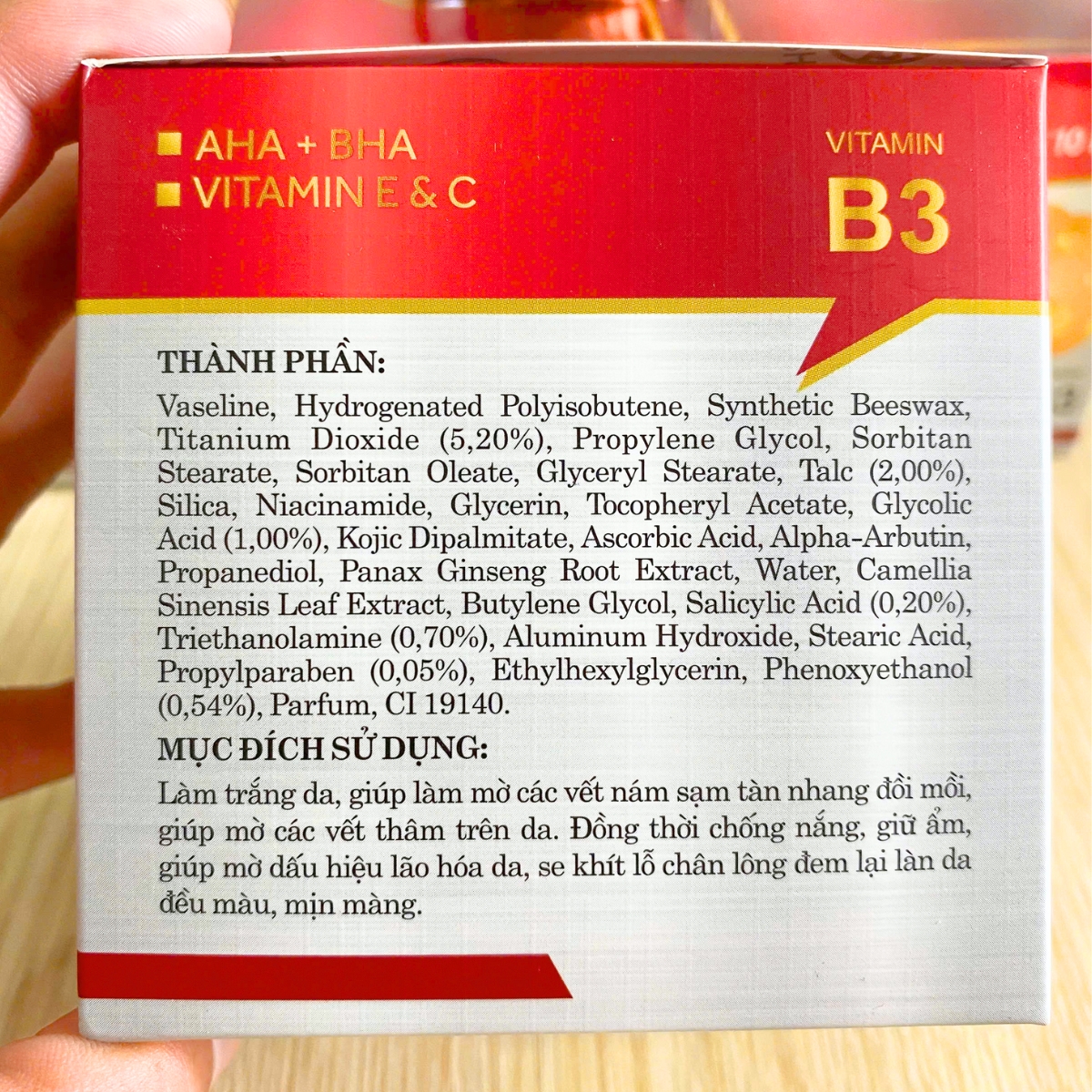 kem mờ nám, tàn nhang, đồi mồi 10 in 1 KSHI 20g là giải pháp dưỡng da đa tác động, kết hợp hoạt chất làm sáng hiện đại và chiết xuất thiên nhiên quý giá, giúp cải thiện rõ rệt tình trạng nám, tàn nhang, đồi mồi và ngăn ngừa hình thành sắc tố mới, mang lại làn da sáng mịn, rạng rỡ và tươi trẻ.