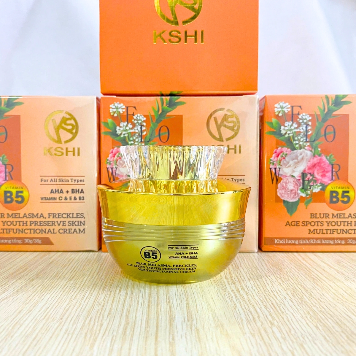 kem mờ nám, tàn nhang, đồi mồi 10 in 1 KSHI 30g là giải pháp dưỡng da đa tác động, kết hợp hoạt chất làm sáng hiện đại và chiết xuất thiên nhiên quý giá, giúp cải thiện rõ rệt tình trạng nám, tàn nhang, đồi mồi và ngăn ngừa hình thành sắc tố mới, mang lại làn da sáng mịn, rạng rỡ và tươi trẻ.