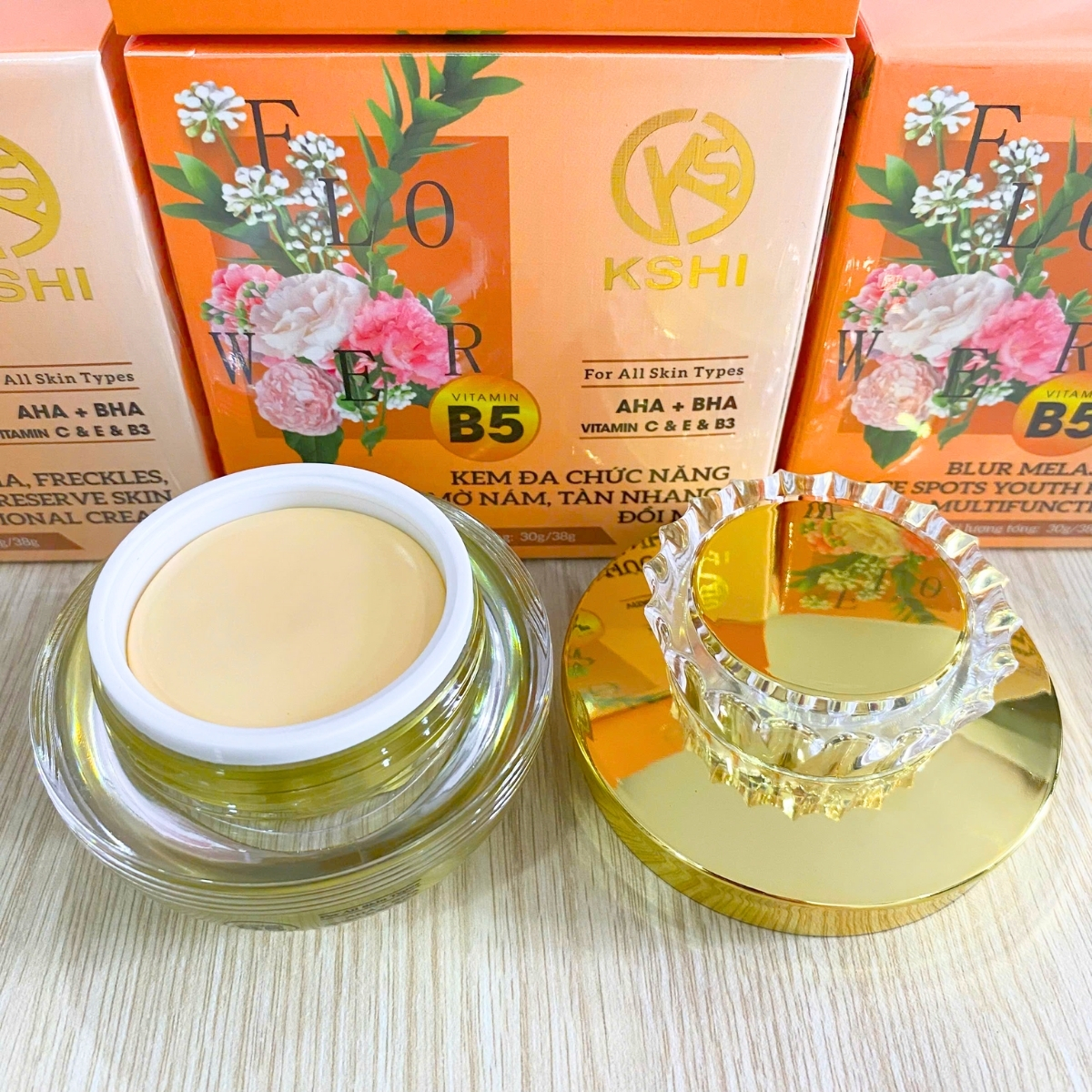 là giải pháp dưỡng da đa tác động, kết hợp hoạt chất làm sáng hiện đại và chiết xuất thiên nhiên quý giá, giúp cải thiện rõ rệt tình trạng nám, tàn nhang, đồi mồi và ngăn ngừa hình thành sắc tố mới, mang lại làn da sáng mịn, rạng rỡ và tươi trẻ.