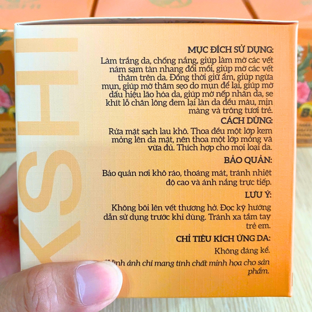 kem làm mờ nám, tàn nhang, đồi mồi 10 in 1 KSHI 30g là giải pháp dưỡng da đa tác động, kết hợp hoạt chất làm sáng hiện đại và chiết xuất thiên nhiên quý giá, giúp cải thiện rõ rệt tình trạng nám, tàn nhang, đồi mồi và ngăn ngừa hình thành sắc tố mới, mang lại làn da sáng mịn, rạng rỡ và tươi trẻ.