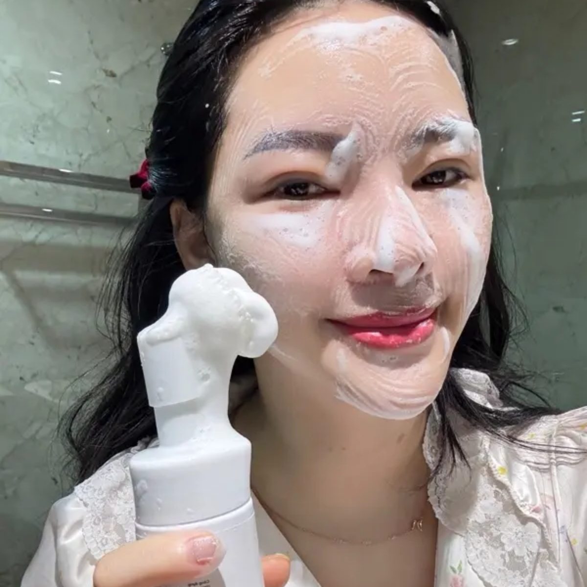 kem rửa mặt tạo bọt nhân sâm đỏ The High công thức dịu nhẹ giúp làm sạch sâu và hỗ trợ dưỡng ẩm tuyệt vời giúp bạn có được làn da sáng mịn, khỏe đẹp