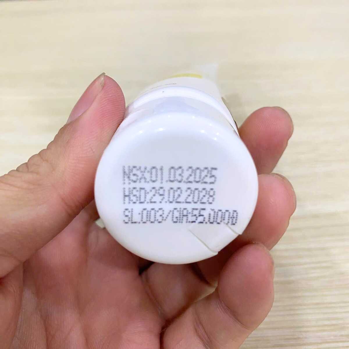 dưỡng trắng, ngừa mụn