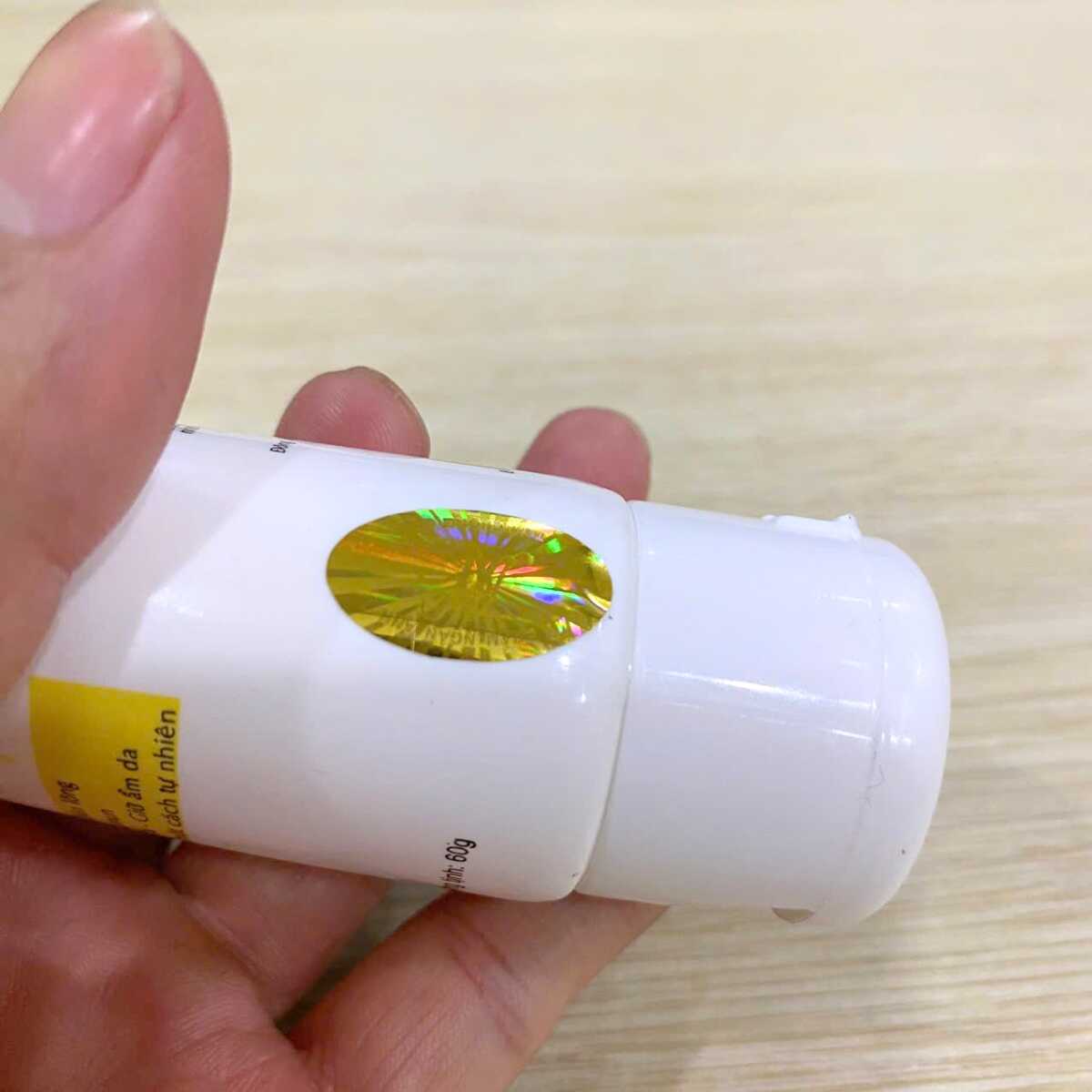 dưỡng trắng, ngừa mụn